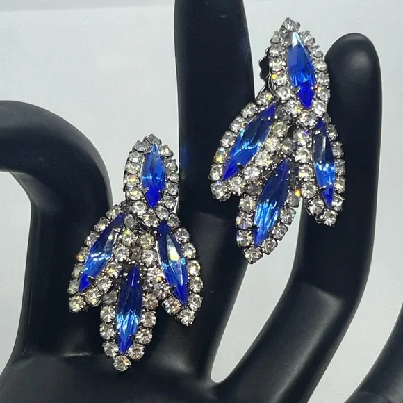 Stunning blue and clear rhinestone sparkly dangle clip on silver tone earrings - Picture 13 of 16